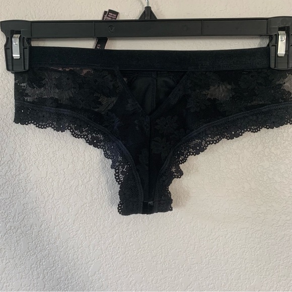Victoria’s Secret Velvet Bralet and Panty Set - Picture 2 of 5